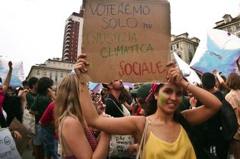 Una ragazza ai Friday for Future di Torino&nbsp;