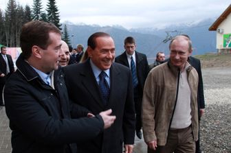 Medvedev, Berlusconi e Putin in un'immagine del 2010