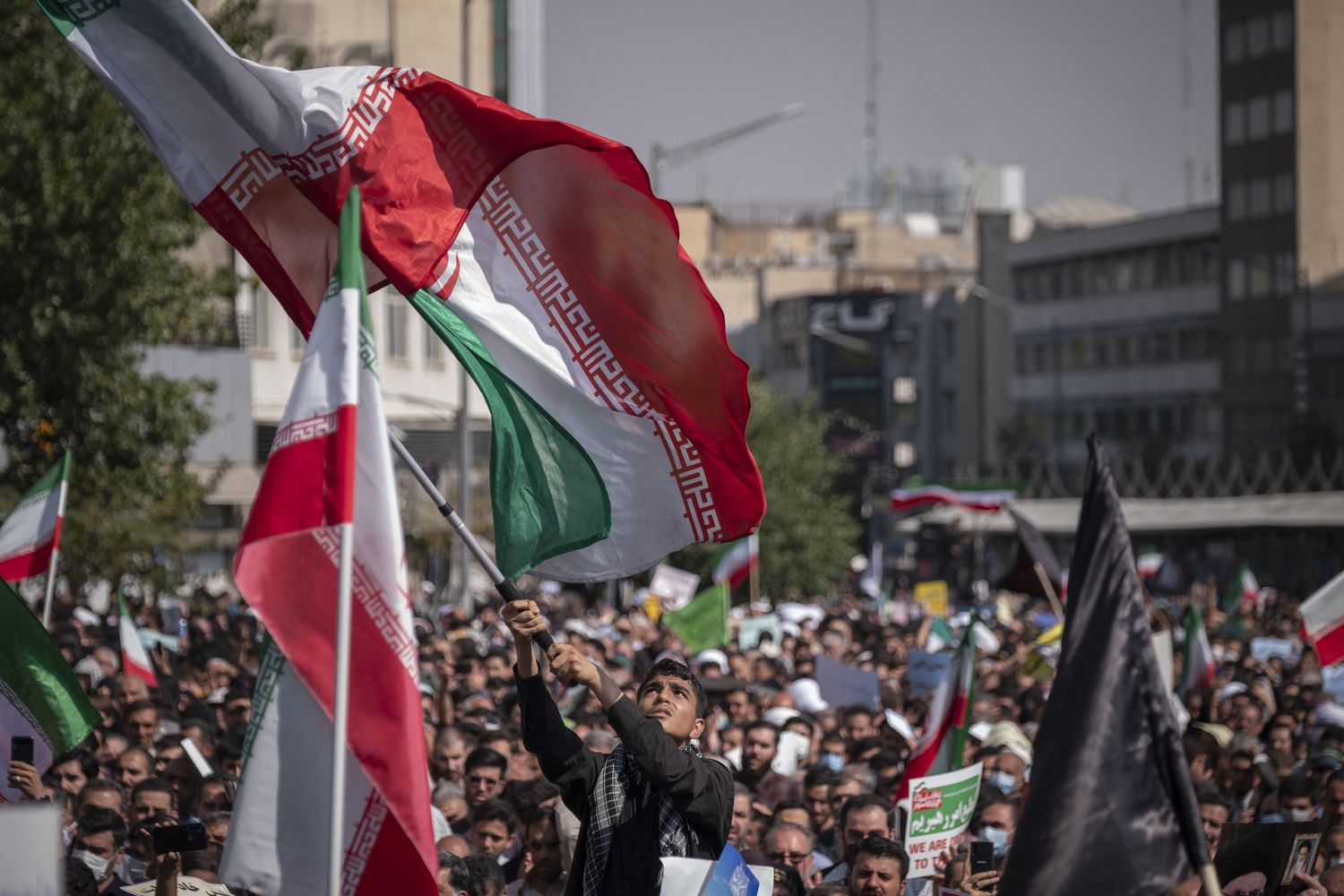 La contro-manifestazione in Iran a favore del velo&nbsp;
