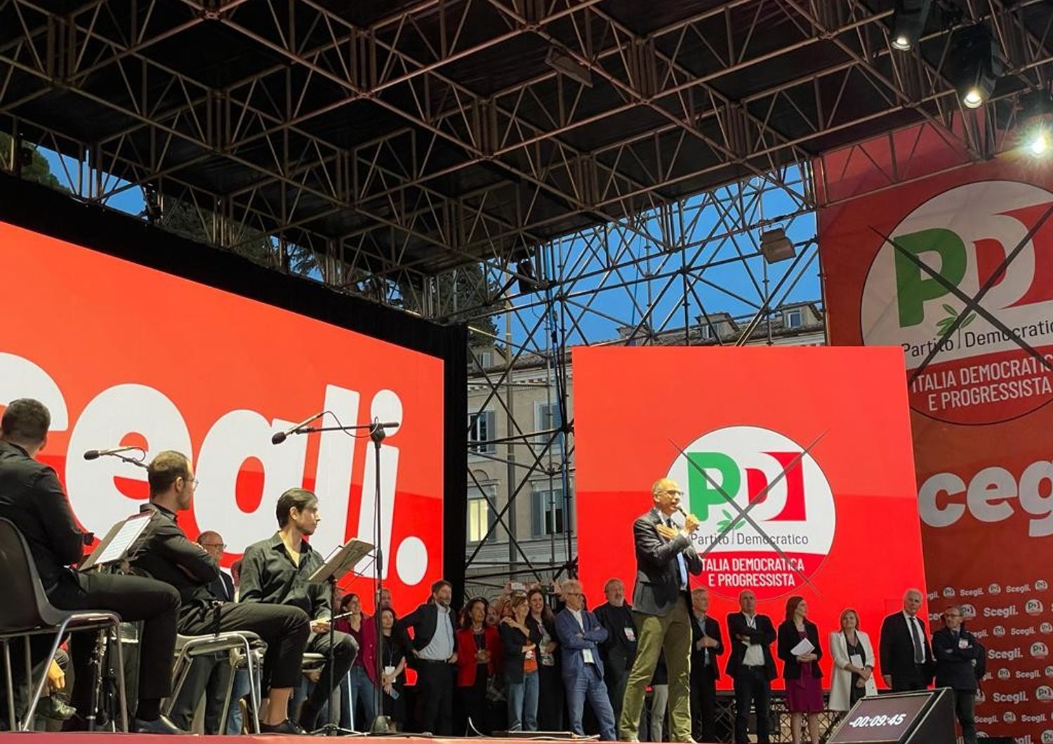 elezioni sfida di letta in piazza popolo io determinato