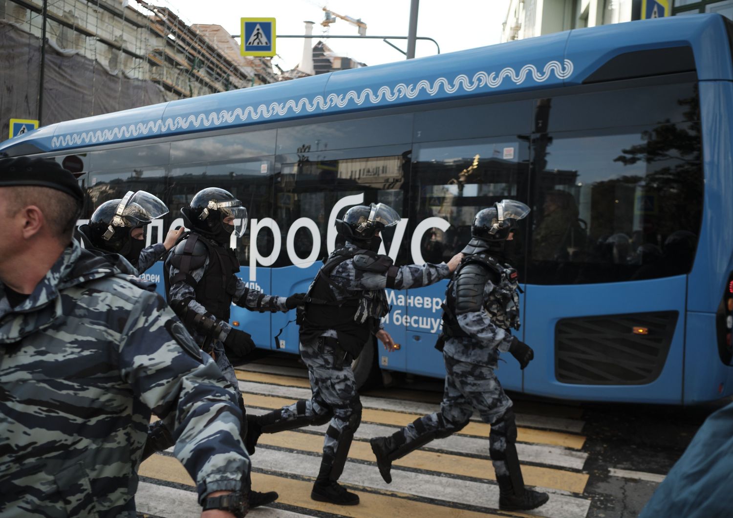 russia spari in una scuola vittime feriti