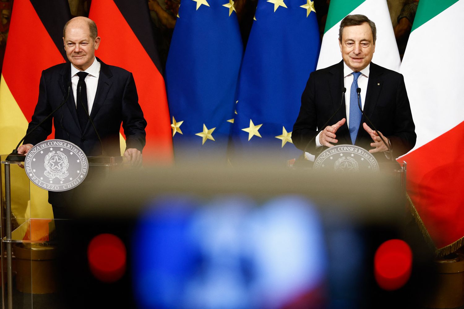 Olaf Scholz e Mario Draghi &nbsp;