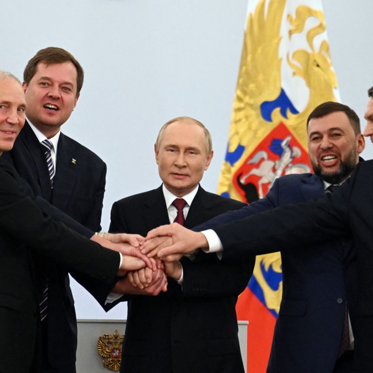 Putin e i quattro governatori dei nuovi territori annessi alla Russia