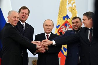 Putin e i quattro governatori dei nuovi territori annessi alla Russia