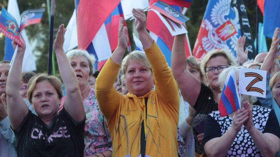 Festeggiamenti a Mosca per l&rsquo;annessione dei nuovi territori alla Federazione russa