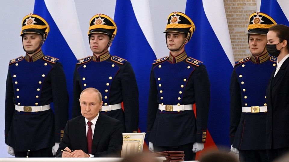 Putin firma l&rsquo;annessione dei territori alla Federazione