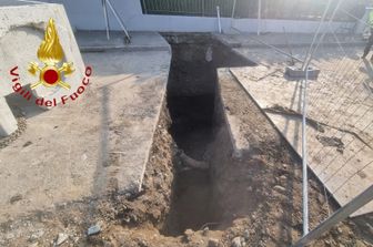 &nbsp;Il buco in cui &egrave; stato trovato l'operaio