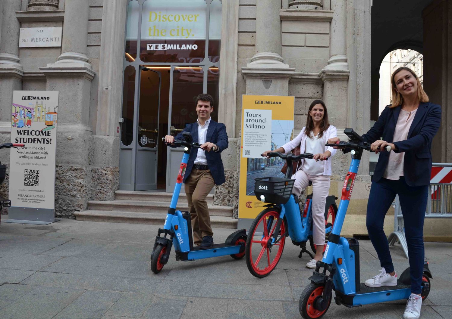 L'inaugurazione del servizio di visite turistiche con monopattini e bici elettriche