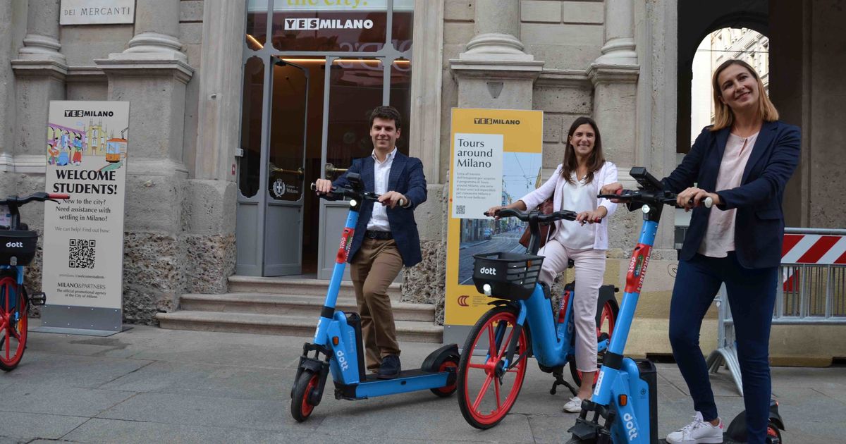 A Milano partono le visite turistiche con monopattini e bici elettriche