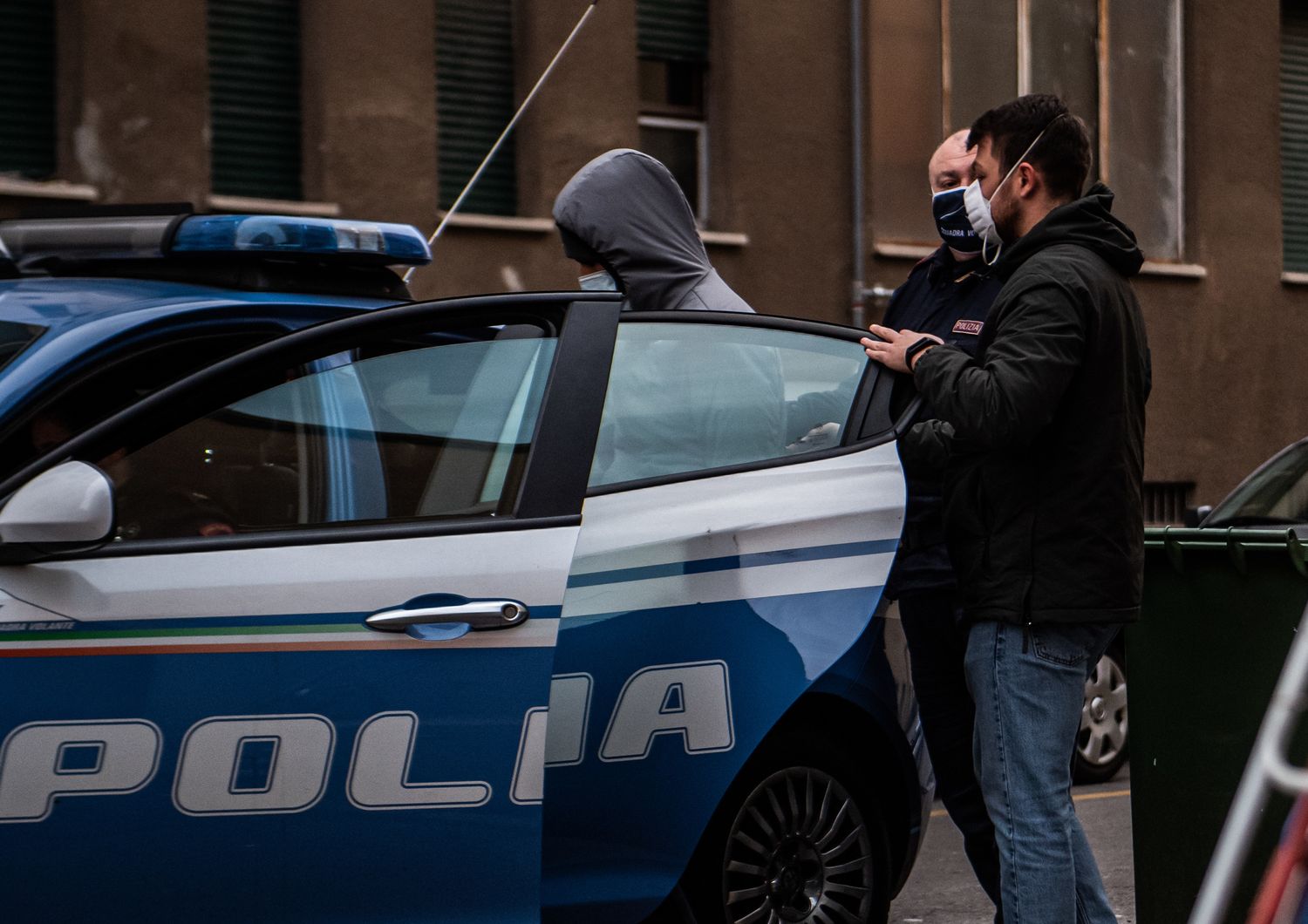 &nbsp;L'arresto di un membro di una gang giovanile a Roma