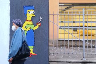 murales Marge Simpson iraniane consolato Milano