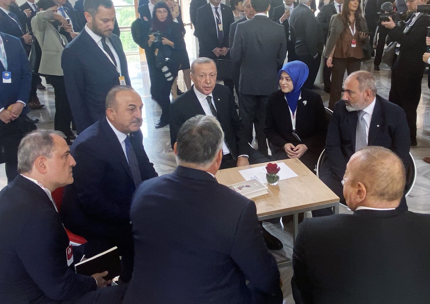 Erdogan a Praga insieme ad altri leader