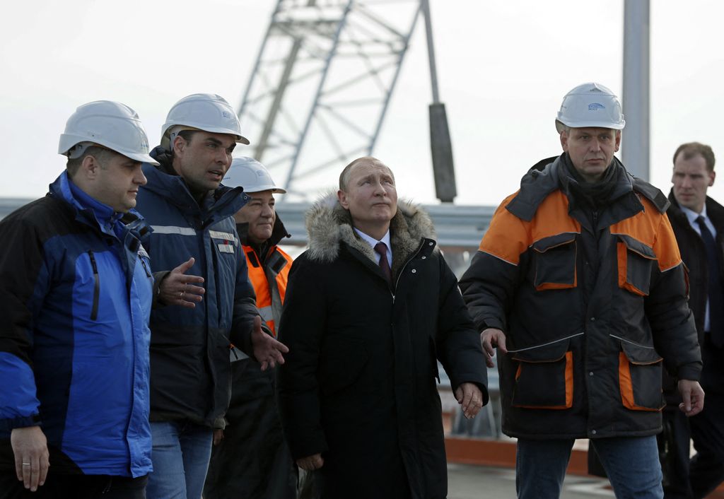Il presidente russo Vladimir Putin visita il Ponte della Crimea&nbsp;