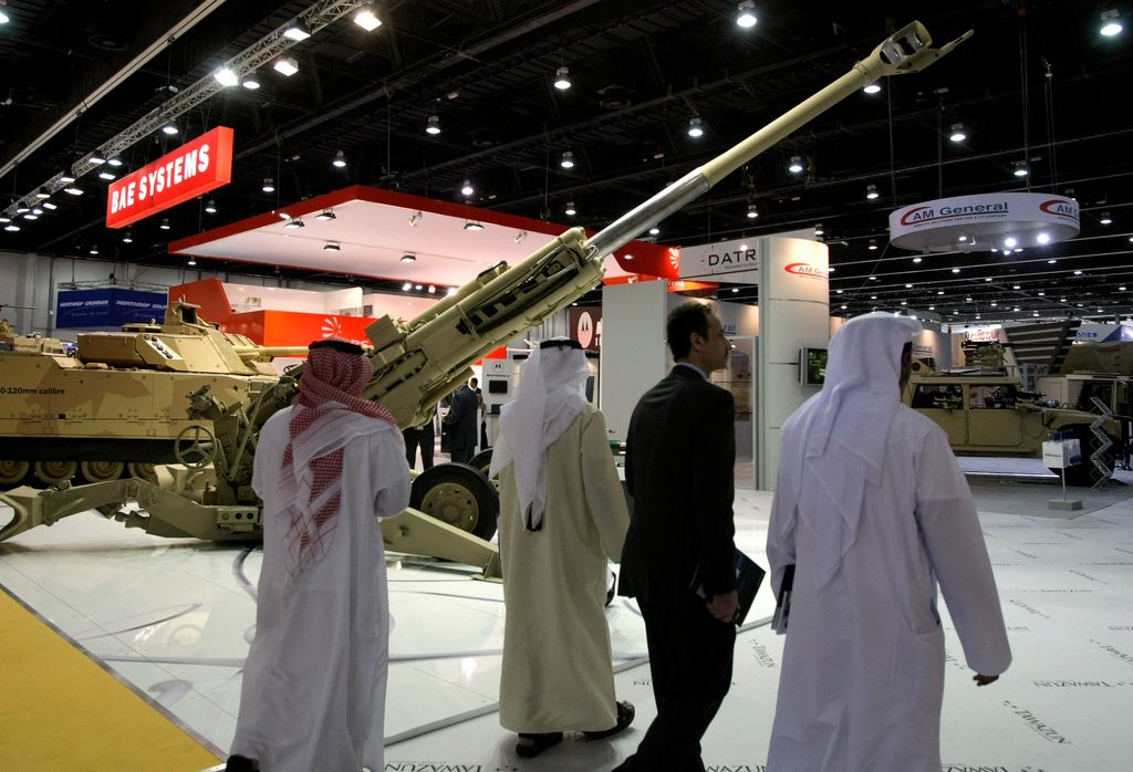 Un obice M777 in una mostra mercato di armi