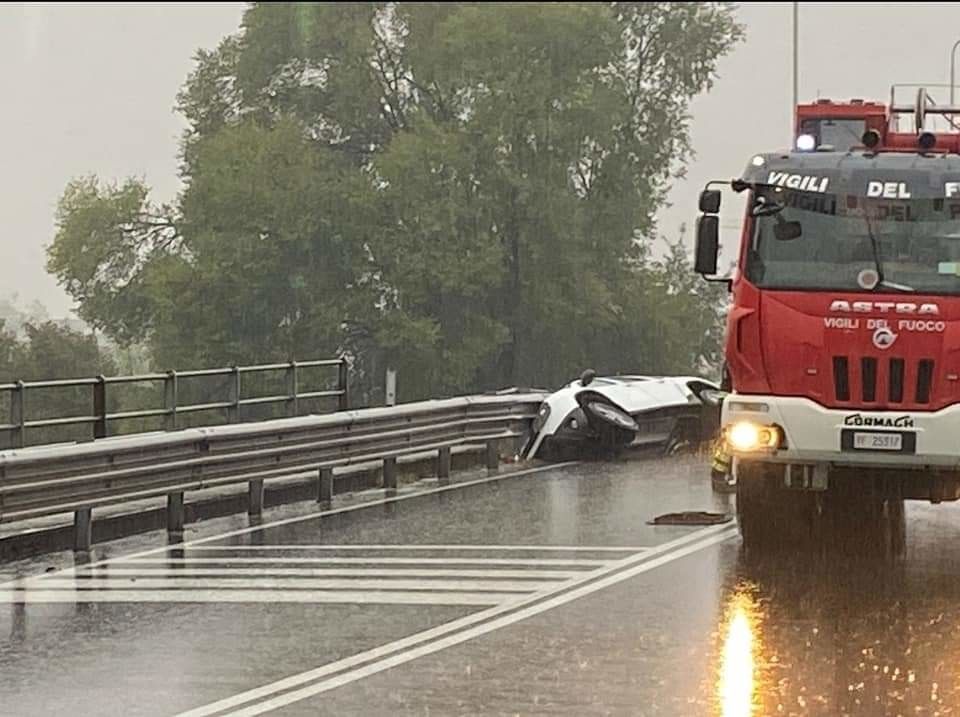 Il crollo di parte del cavalcavia XXV Aprile a Novara