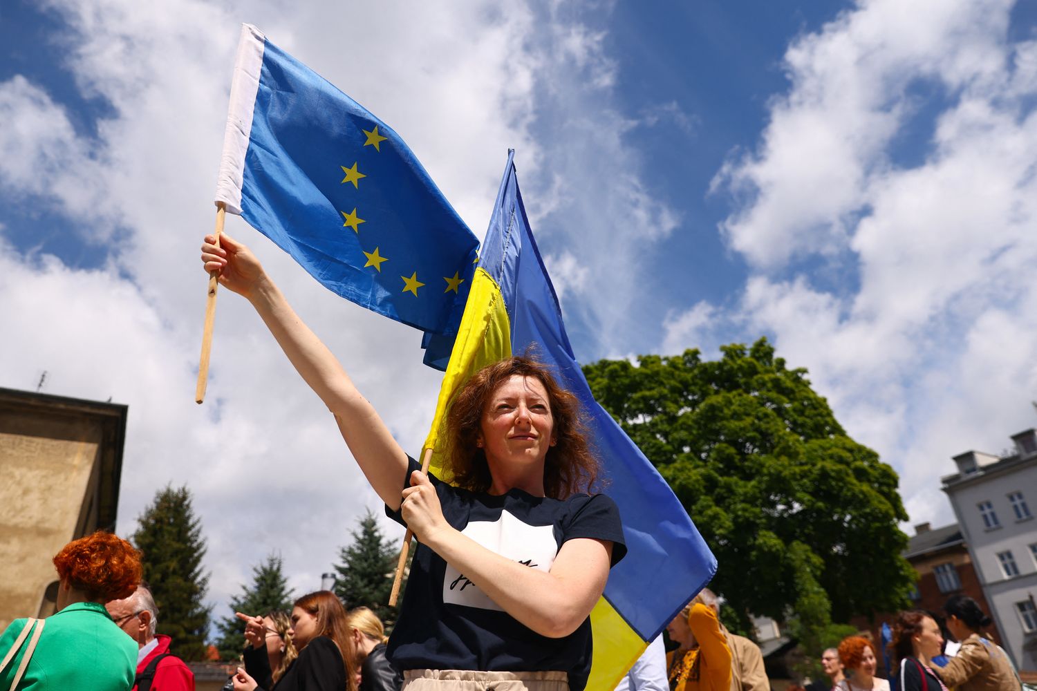 Una manifestazione di ucraini rifugiati in Europa