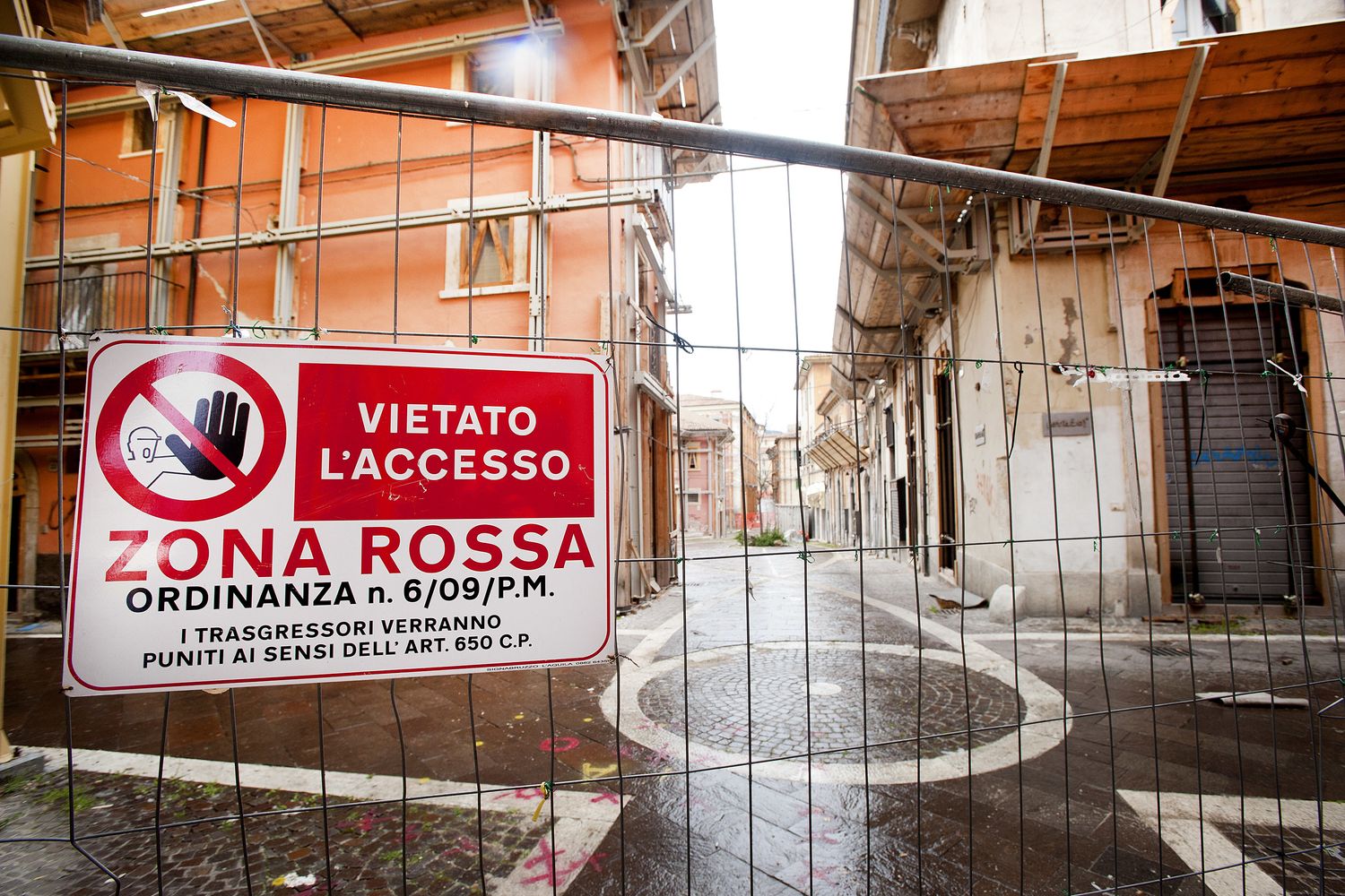 Il centro de L'Aquila dopo il sisma&nbsp;