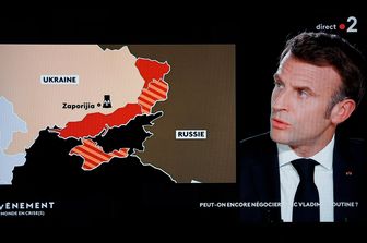 Il presidente francese Emmanuel macron durante l'intervista a&nbsp;France 2