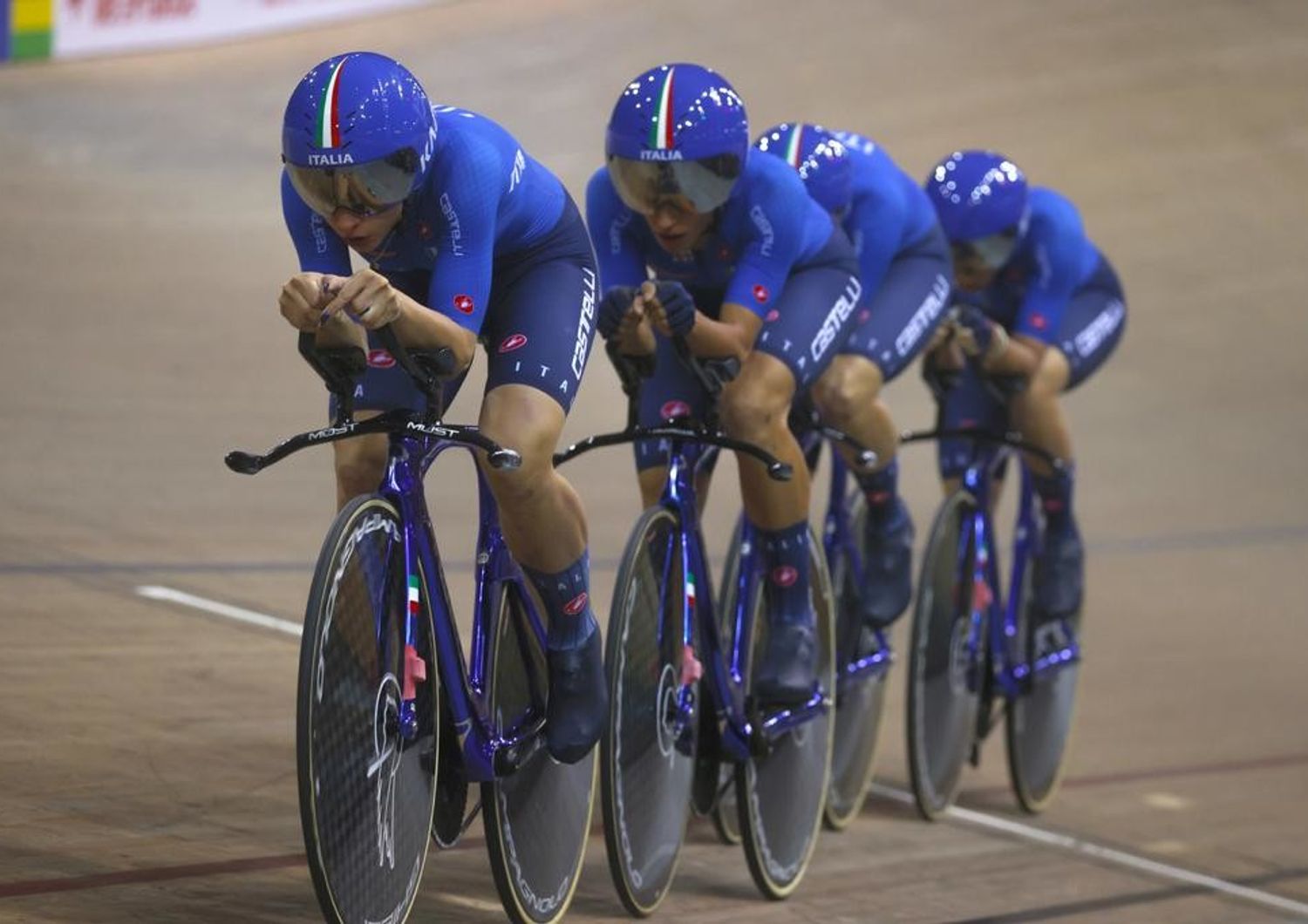 La squadra femminile italiana di ciclismo conquista l'oro nell