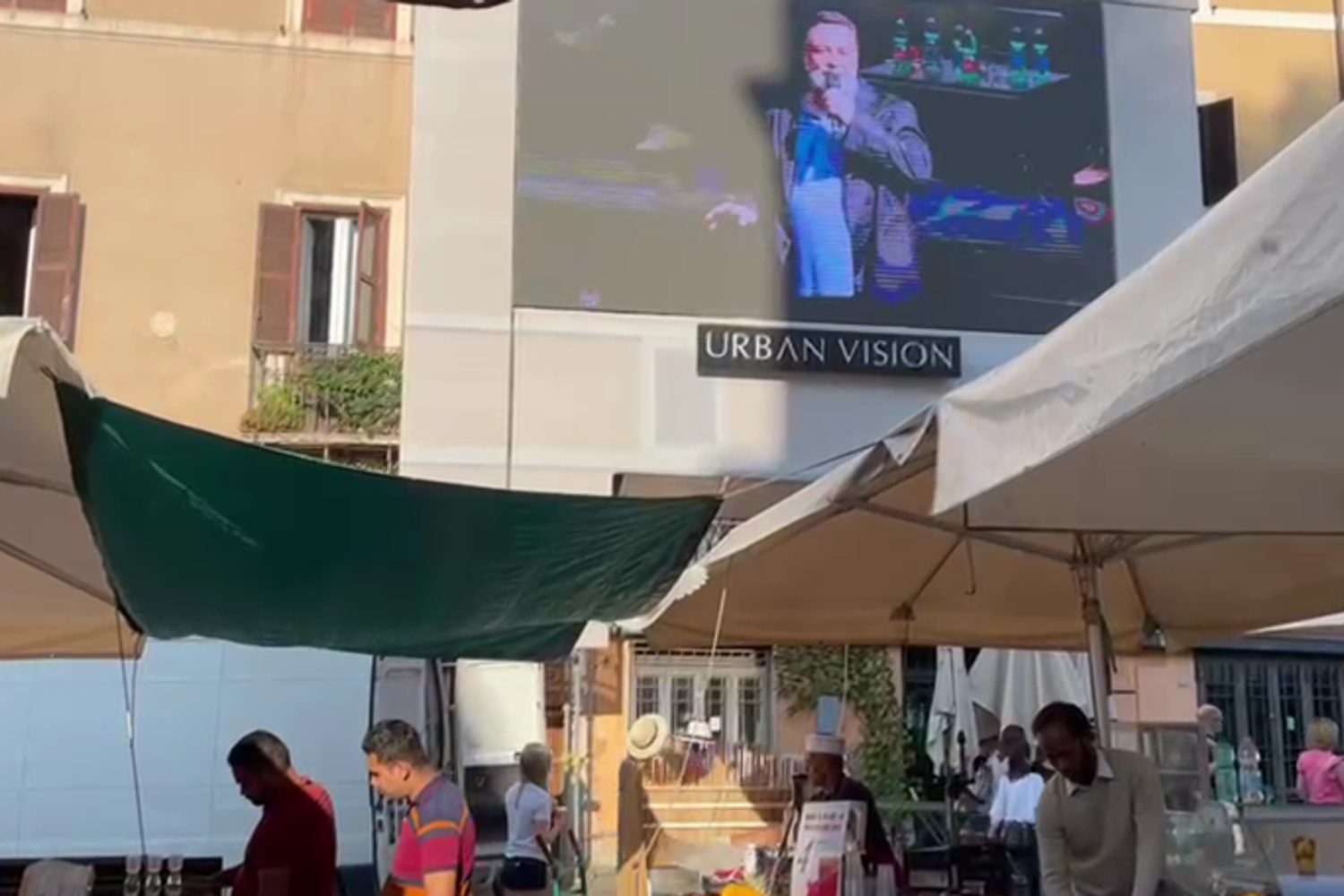 Maxi schermo a Campo de' Fiori&nbsp;