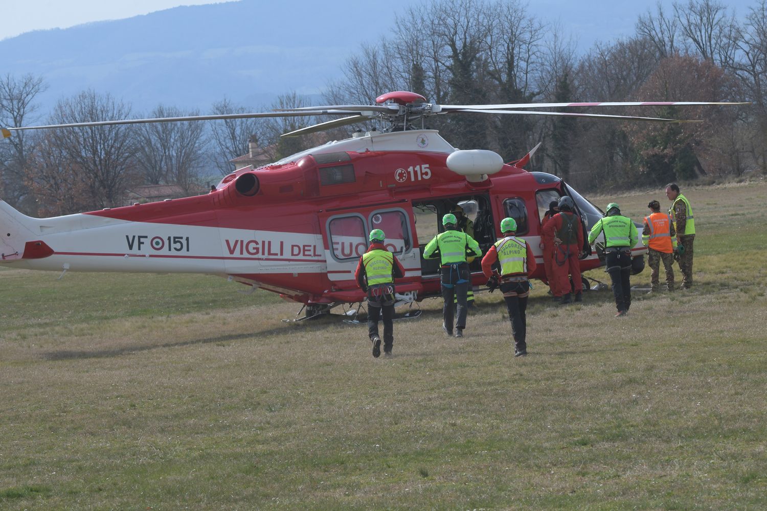 Un elicottero dei Vigili del Fuoco