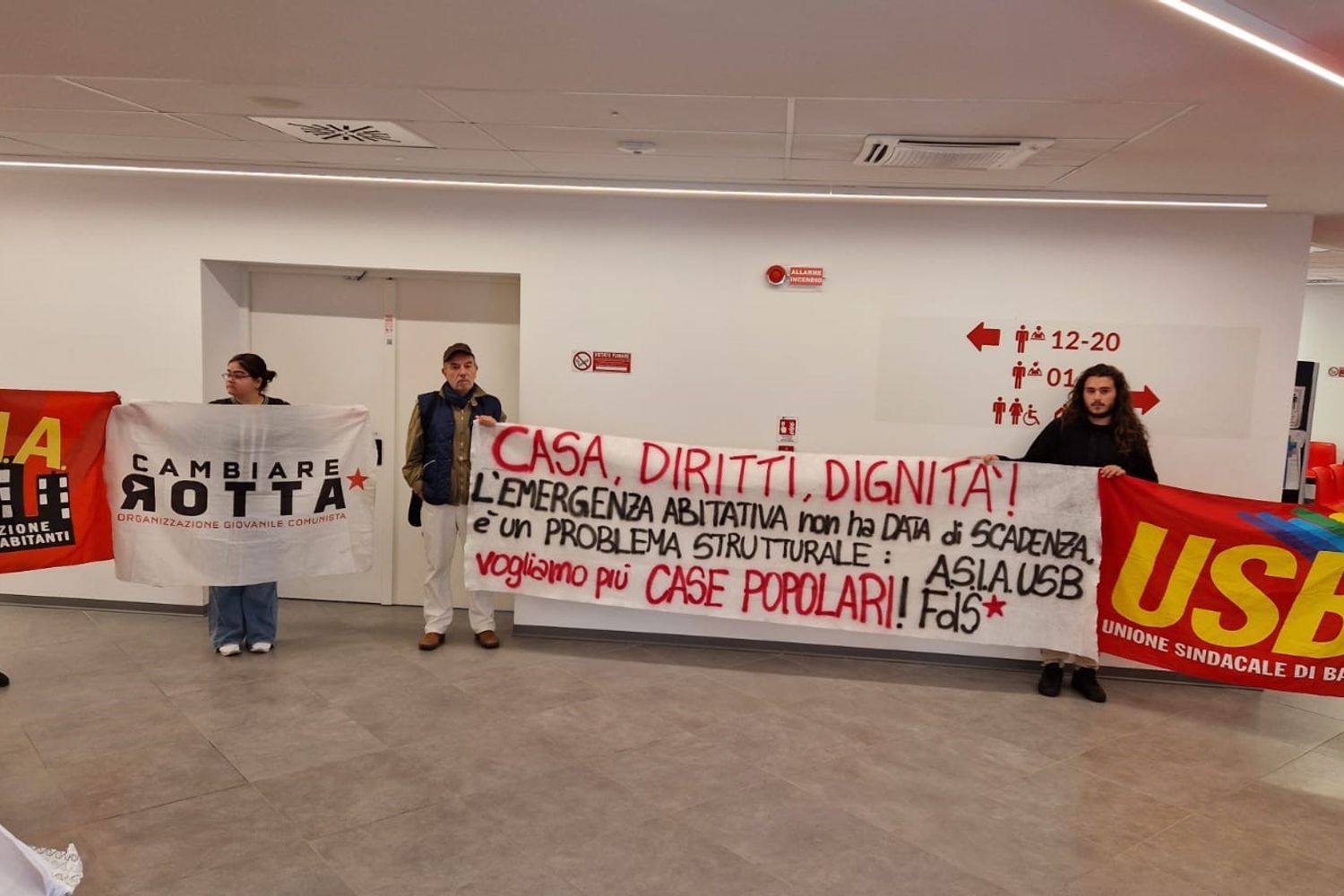 Un momento dell''occupazione' degli uffici comunali