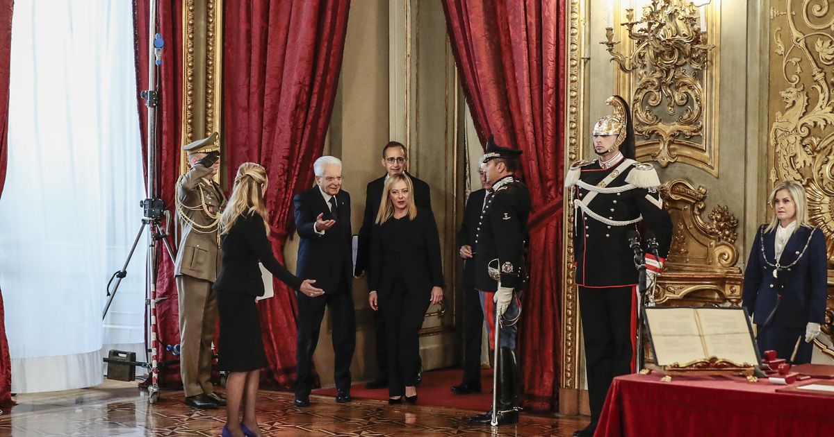 Meloni omaggia Armani: "Io con un suo vestito il giorno del giuramento al Quirinale"