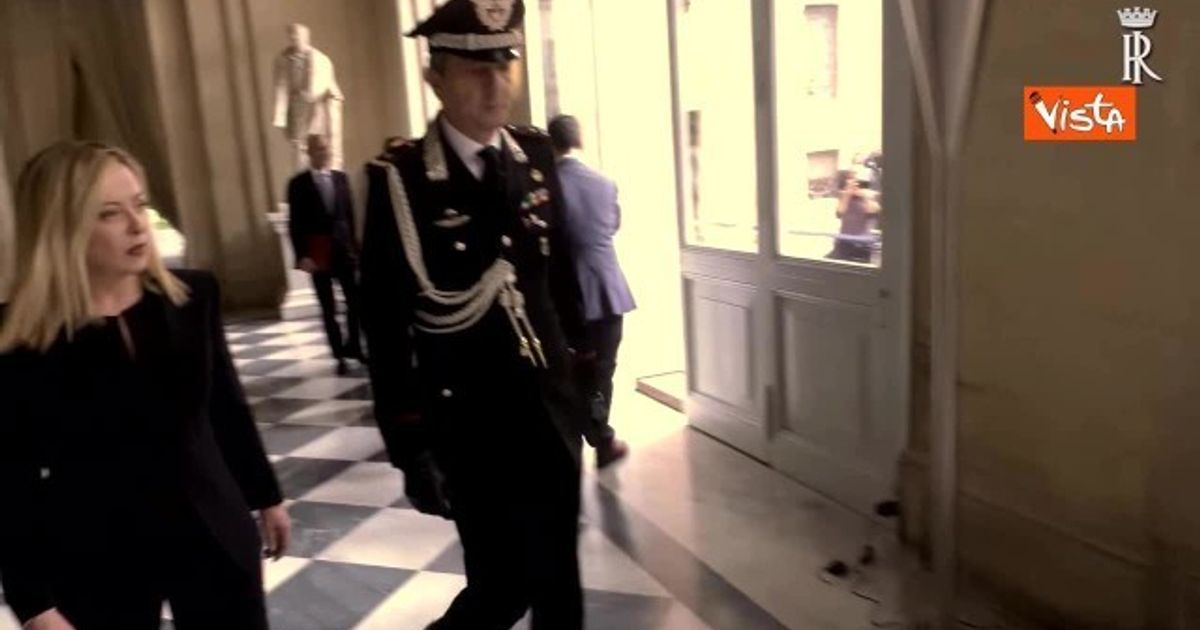 Picchetto D'onore Per Giorgia Meloni All'uscita Dal Quirinale Da ...