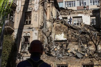 Un edificio distrutto da un bombardamento in Ucraina