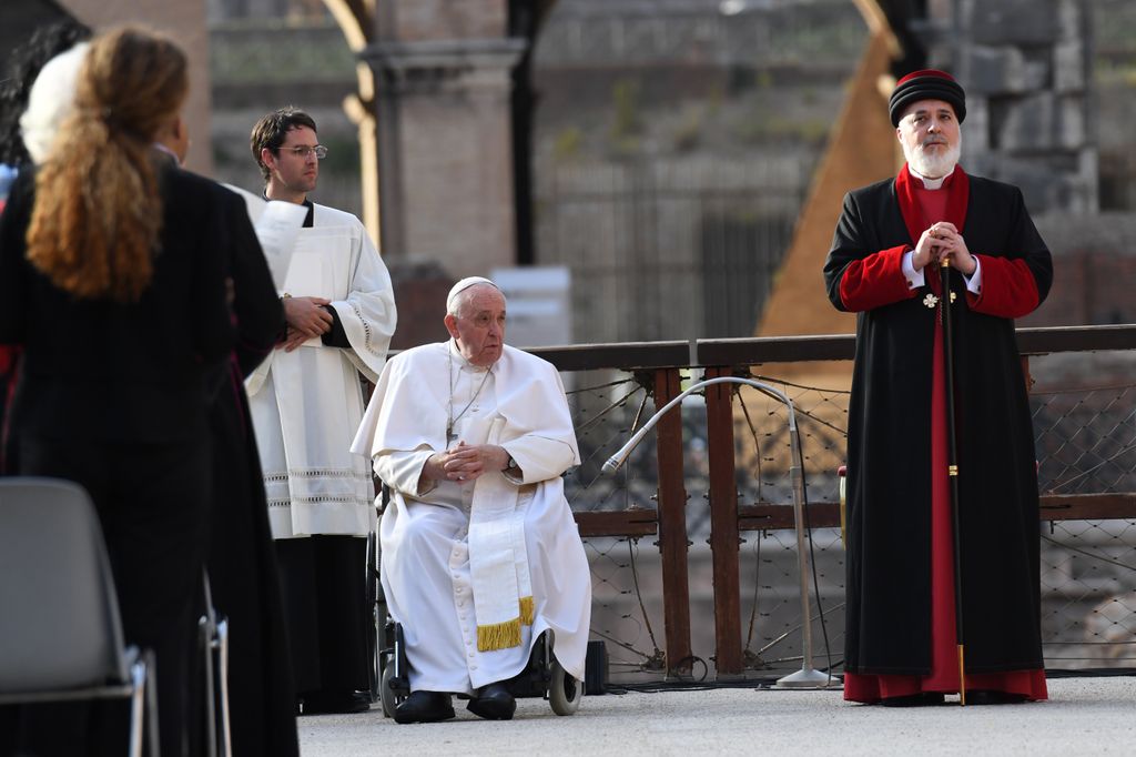 Papa Francesco al Colosseo durante l'evento organizzato dalla Comunit&agrave; di Sant'Egidio