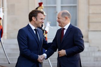 Emmanuel Macron riceve all'Eliseo Olaf Scholz