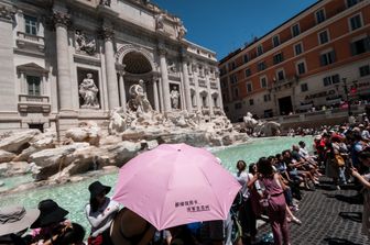 Turisti alla fontana di Trevi