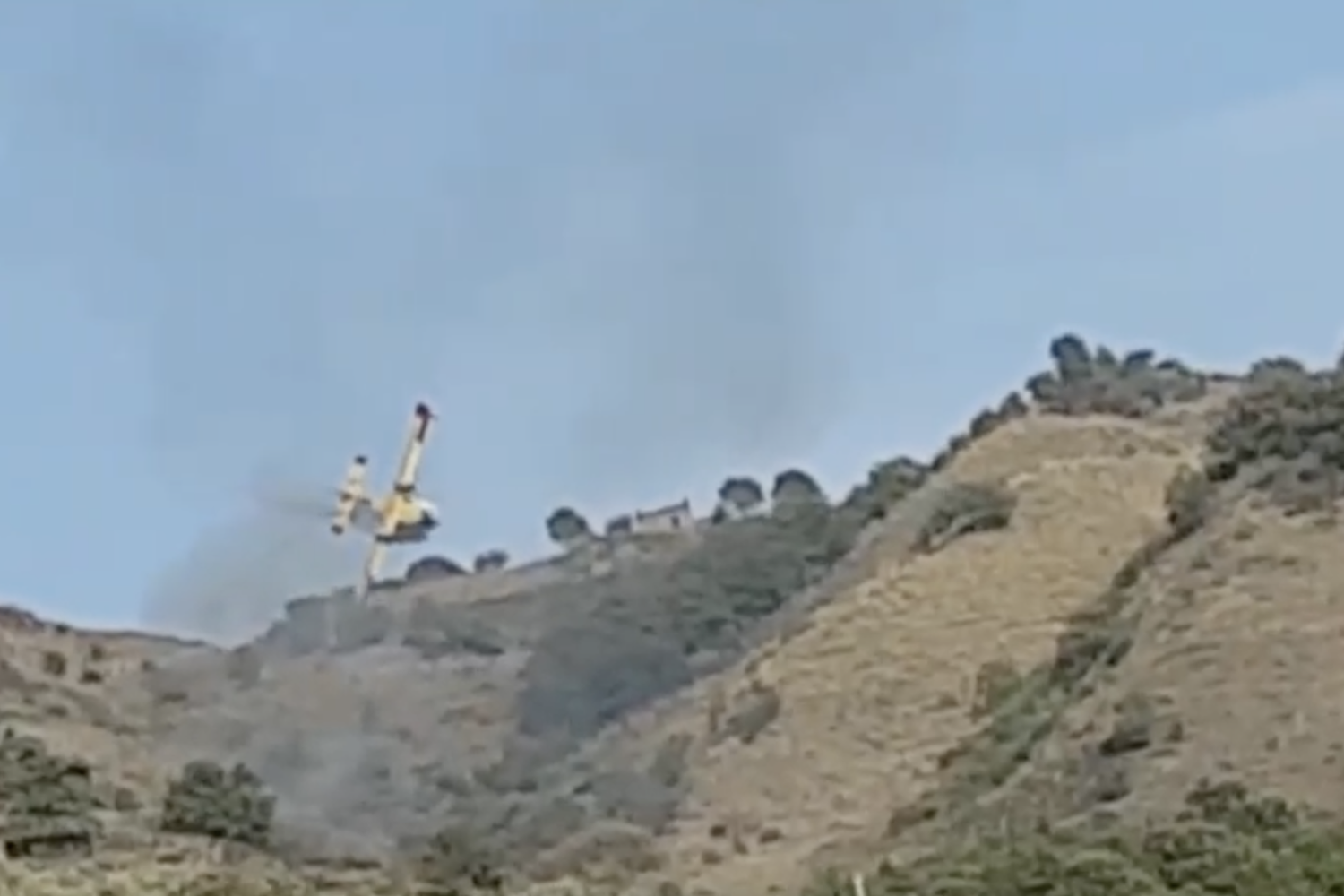 Il Cessna della Protezione civile caduto sull'Etna durante un'operazione di spegnimento di un incendio