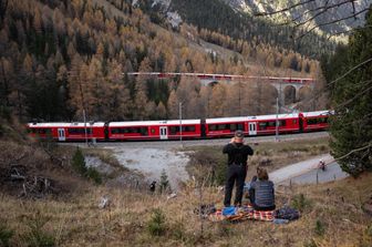 Svizzera record treno passeggeri lungo quasi 2 chilometri