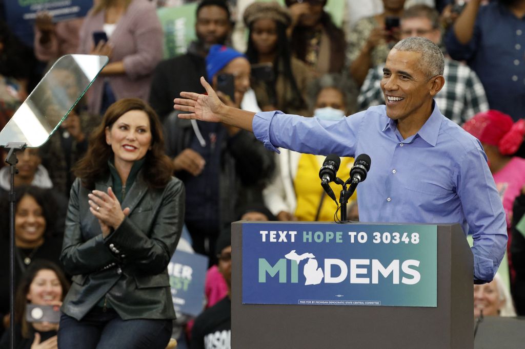 In campo. Barack Obama impegnato nel rush finale della campagna per il voto di Midterm.