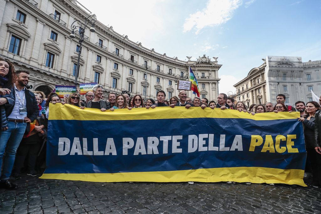 La manifestazione per la Pace in Piazza della Repubblica