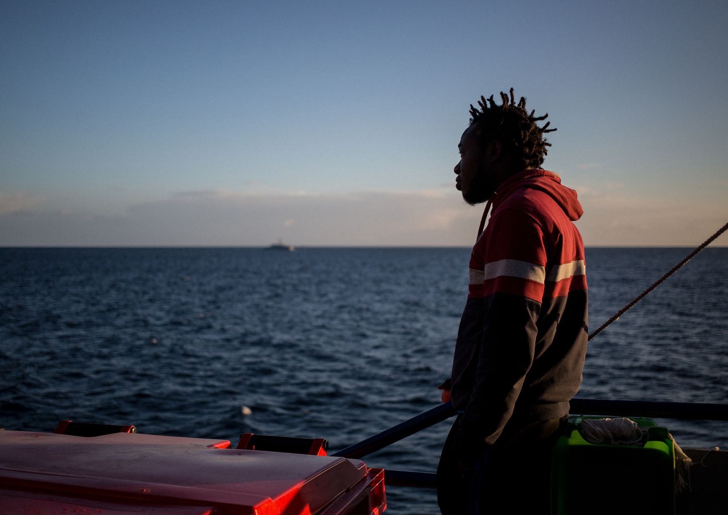 Migranti su una nave della Ong Sos Humanity