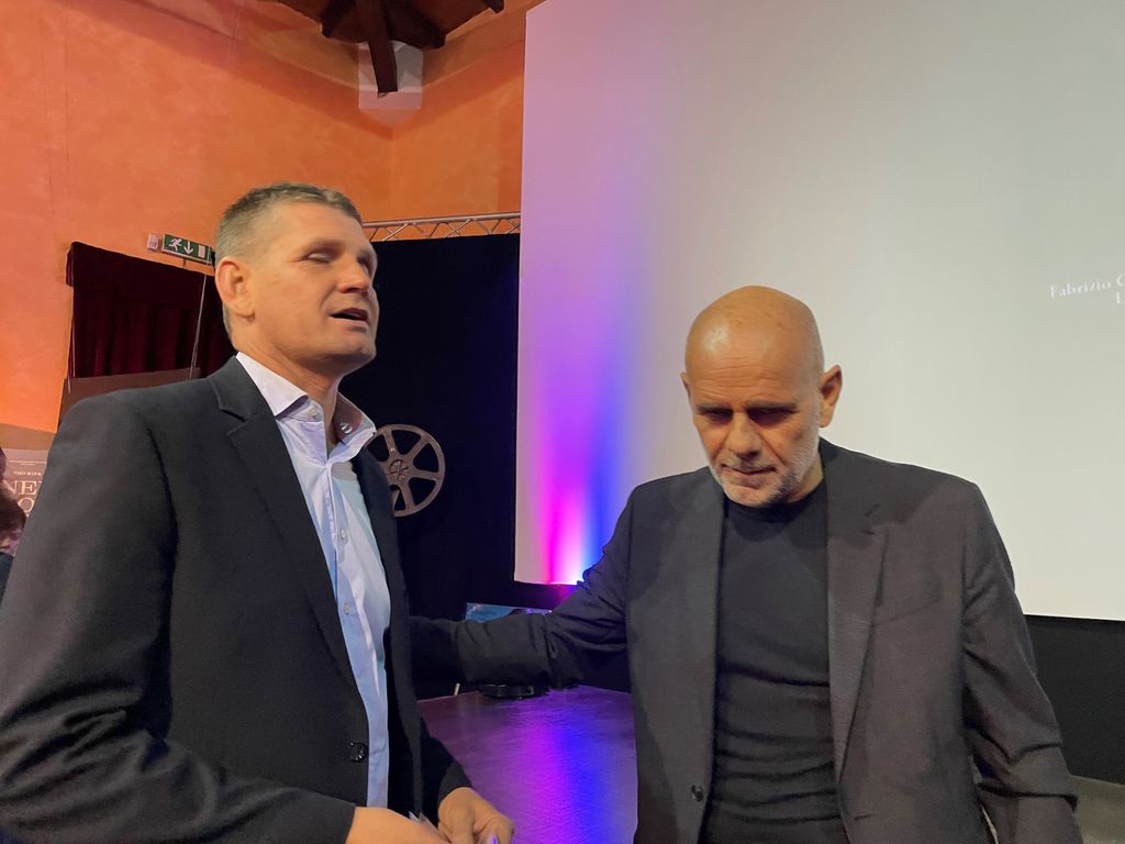 Nicola Riva, figlio di Gigi, e il regista Riccardo Milani alla presentazione del docufilm sull'ex calciatore