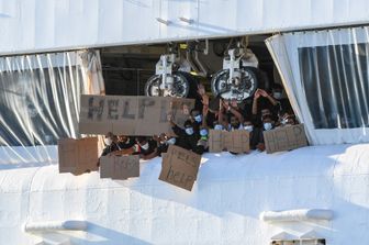 I migranti fermi al porto di Catania