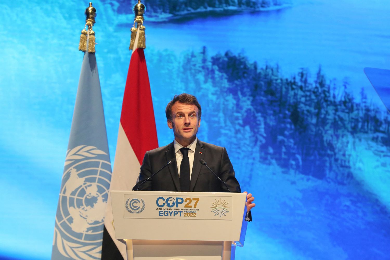 Il presidente Emmanuel Macron al Cop 27