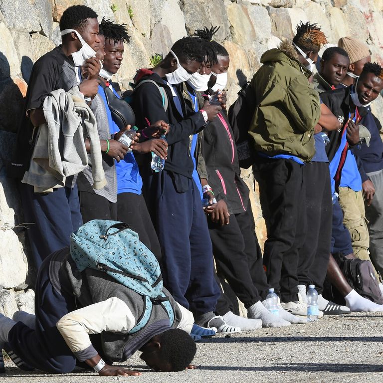 Migranti sbarcati dalla Rise Above