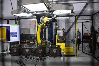 Amazon, il ' magazziniere' robot Sparrow