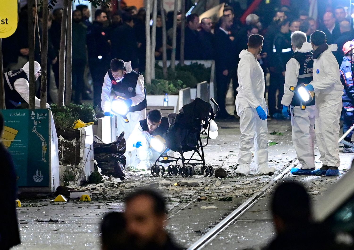 Rilievi sul luogo dell'attentato a Istanbul&nbsp;