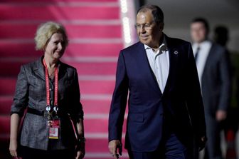 Allarme salute Lavrov lui smentisce in bermuda e t-shirt