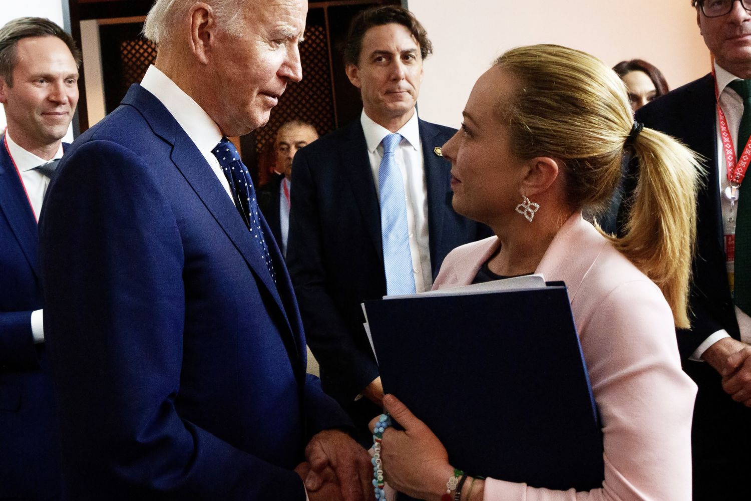 La presidente Giorgia Meloni a colloquio con il presidente degli Stati Uniti Biden