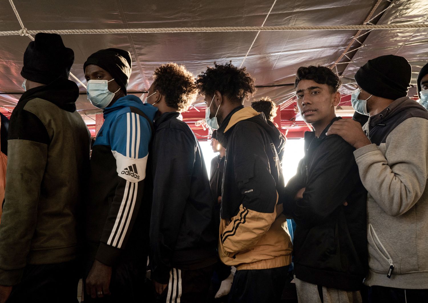 Migranti presenti sulla Ocean Viking al porto di Tolone