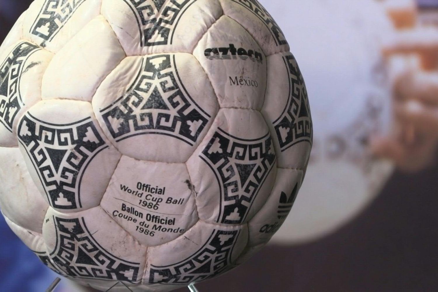 Il pallone di Maradona battuto all'asta