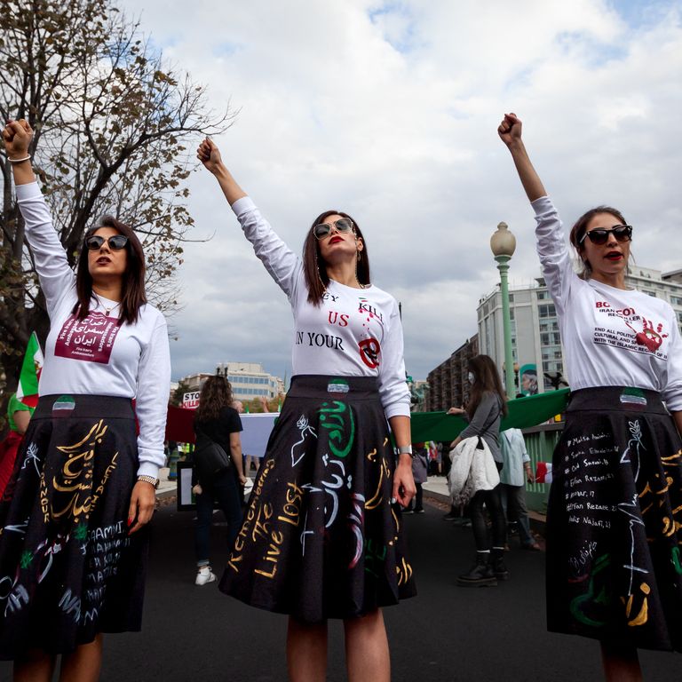 Una manifestazione contro il velo in Iran