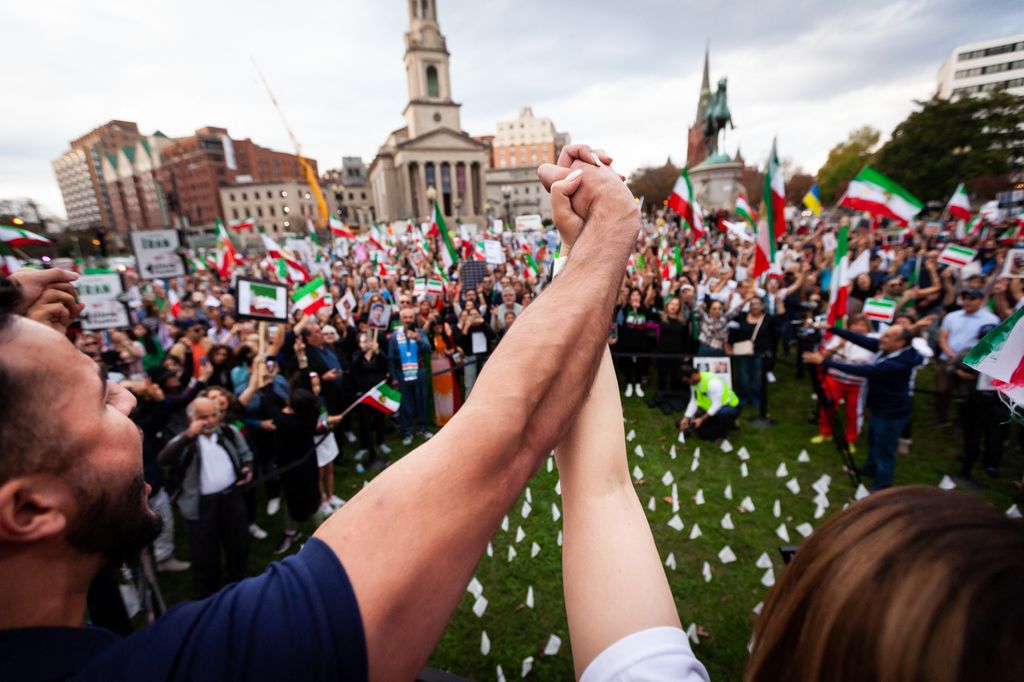 Una manifestazione contro il velo in Iran