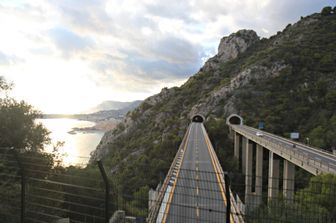 sentiero morte migranti percorrono Ventimiglia raggiungere Francia